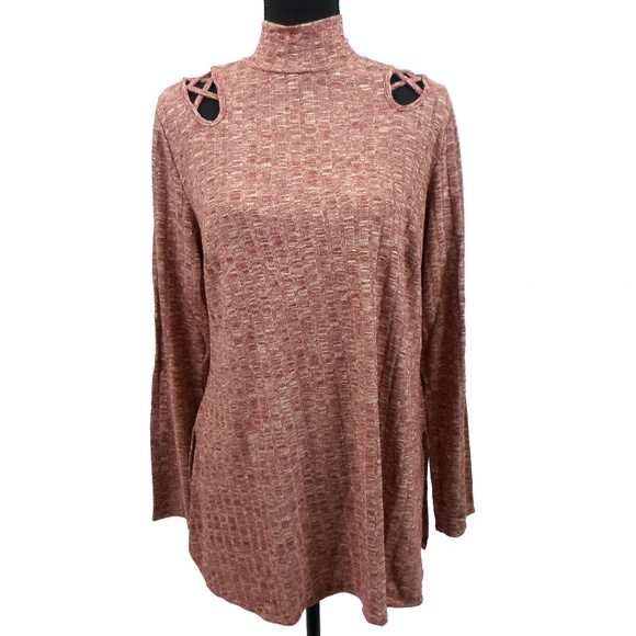 Pink Lattice Shoulder Tunic Top - Picture 2 of 7